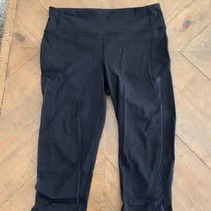 Lululemon black capris